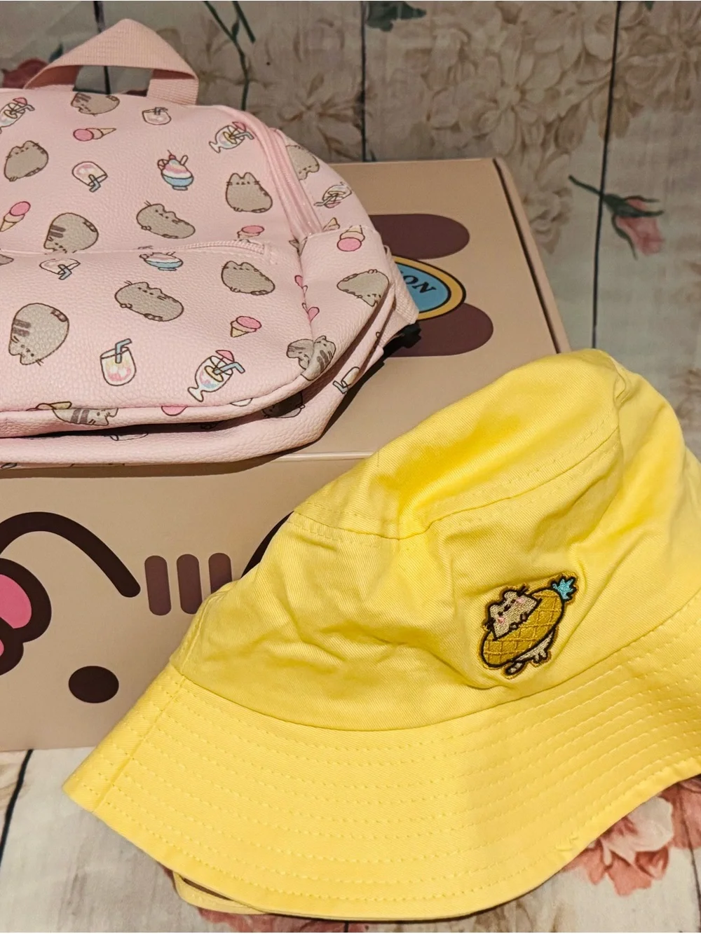 New Pusheen Box Bundle: Vinyl Figure, Towel, Pouch, Shirt XXL, SunHat & Backpack